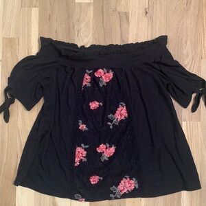 francesca’s Alya Off-The-Shoulder Lace Ribbed Black Top Women’s M